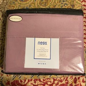 New in package Double Bed Sheet Set.